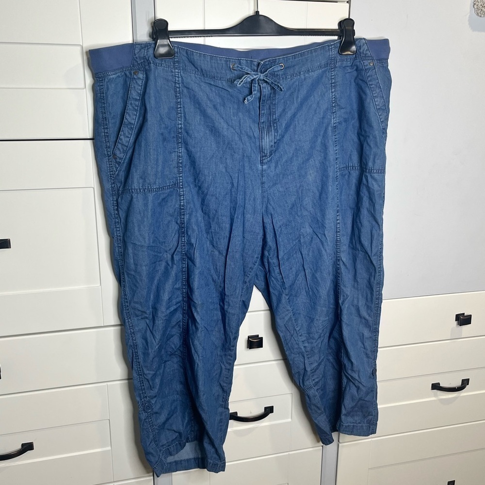 George. Light jean. Capris. Stretch waist. Button zip. Plus. 24W. Tie. Pockets